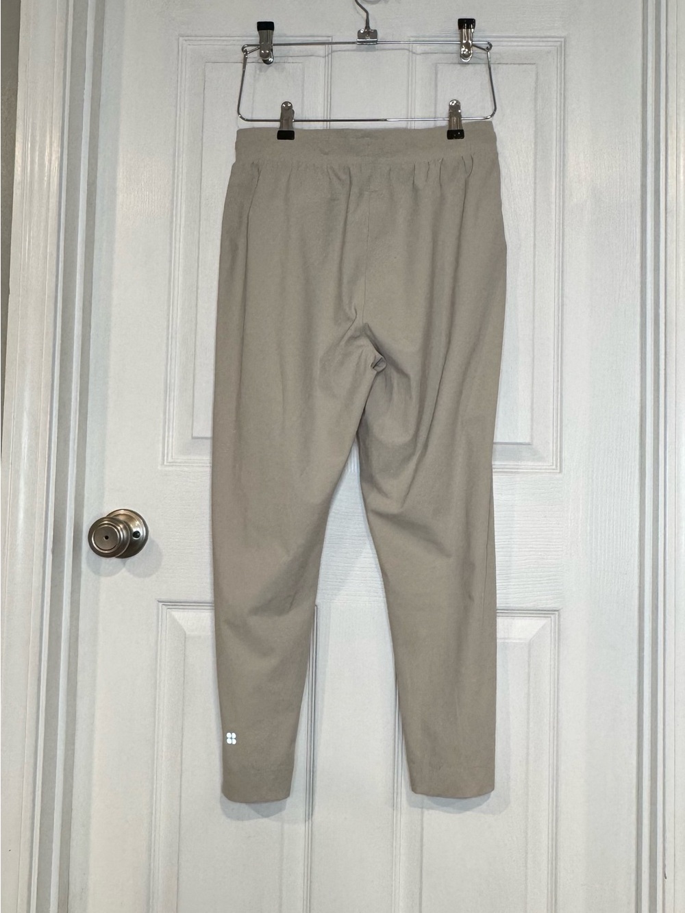 Sweaty Betty women’s Explorer Casual Drawstring joggers - Beige - Picture 3 of 6